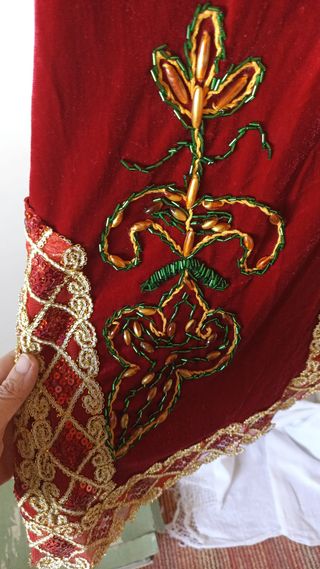 Blusa árabe de terciopelo con bordado