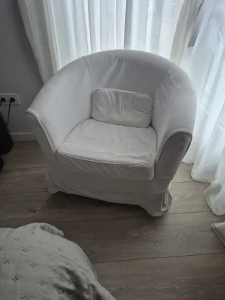 Sillón blanco de tela