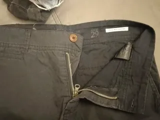 Pantalón corto tipo chino, azul marino. Talla 29.