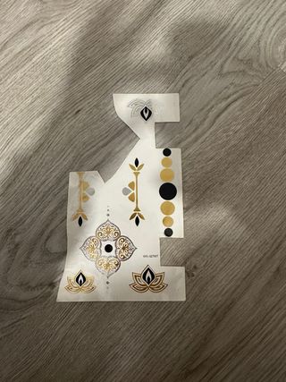 Tatuajes Metálicos Dorados y Plateados