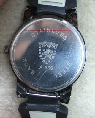 Reloj Analógico Negro con Caja Azul