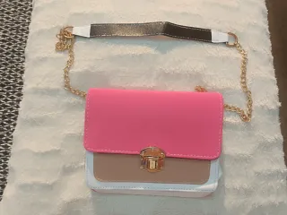 Bolso de mano con cadena