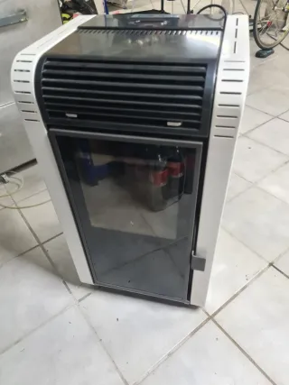 Estufa de pellets Ecoforest. Regalo aspirador.