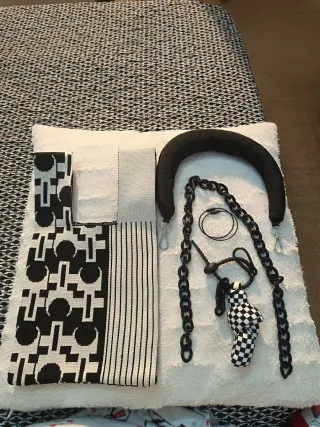 Bolso de mano y cadena