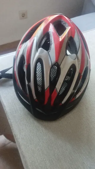Casco de bici infantil rojo y blanco