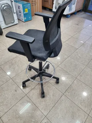 Silla de oficina ergonómica negra