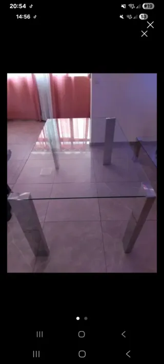 Mesa de comedor de cristal y metal