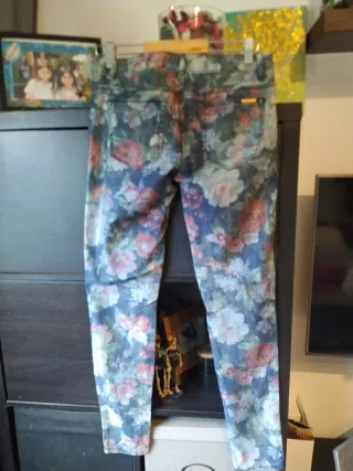 Pantalón  mujer Zara Estampado Flores Skinny T 38