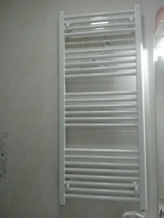 Estufa eléctrica de baño metal blanca