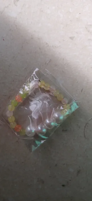 Pulseiras feitas à mão