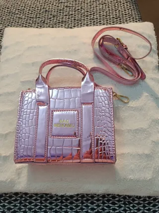 Bolso rosa metalizado efecto piel