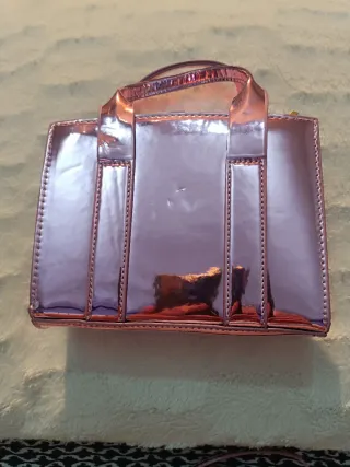 Bolso rosa metalizado efecto piel
