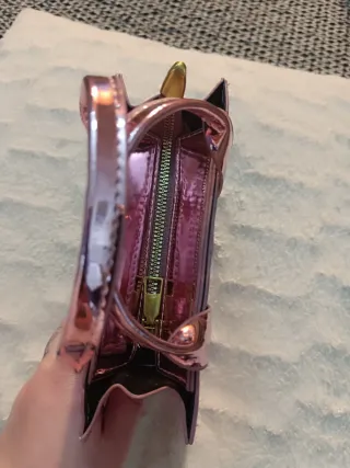 Bolso rosa metalizado efecto piel