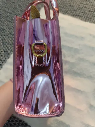 Bolso rosa metalizado efecto piel
