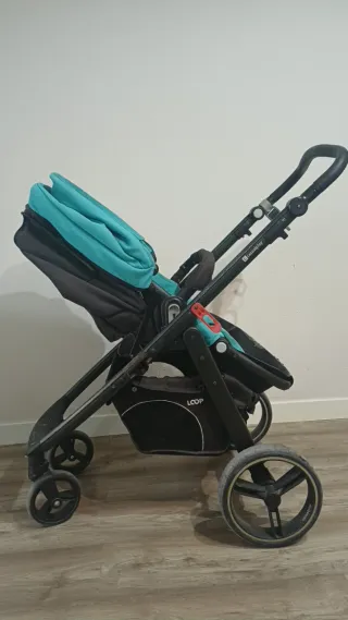 Carro de bebé y capazo color turquesa