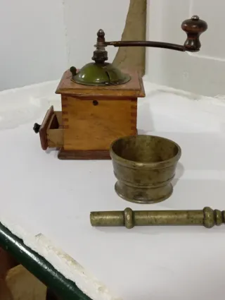 Molinillo café madera y almirez latón