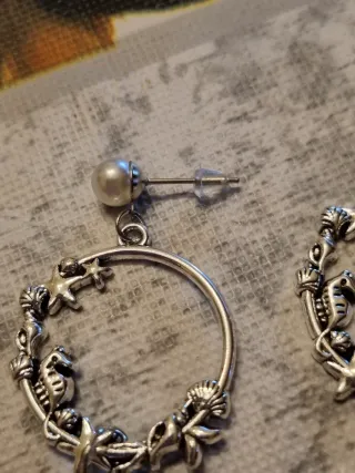 Orecchini a forma di cavalluccio marino con perla