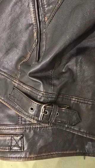 Chaqueta de piel negra