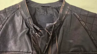 Chaqueta de piel negra