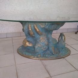 Mesa decorativa cristal con base escultura