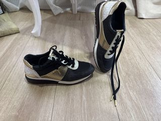 Zapatillas Michael Kors Negras y Doradas