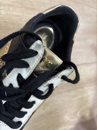 Zapatillas Michael Kors Negras y Doradas