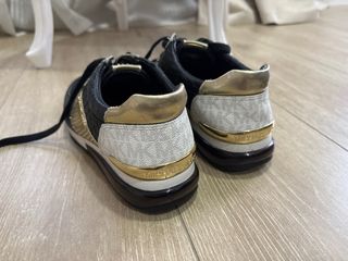 Zapatillas Michael Kors Negras y Doradas