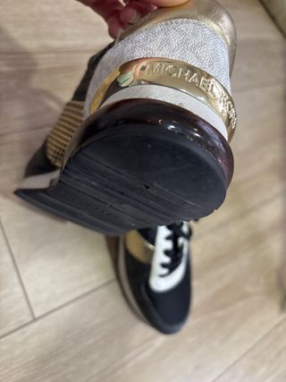 Zapatillas Michael Kors Negras y Doradas