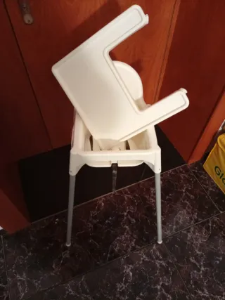 Trona blanca para bebé