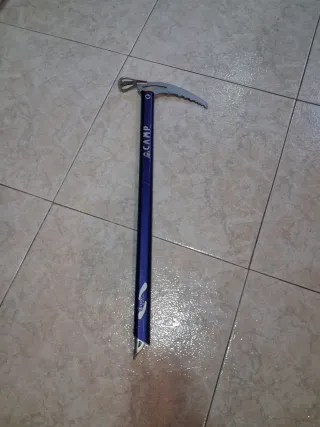 Piolet ligero alpinismo/esquí de travesia.