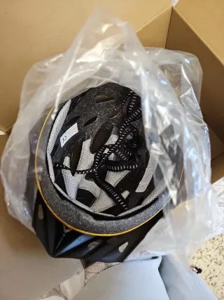 Maleta,camiseta,casco y chaleco reflectante