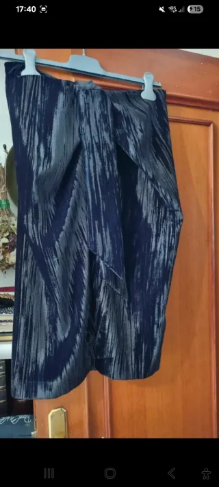 Falda negra Cherubina