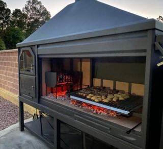 Barbacoa de Metal Negra/Gris Nueva UT