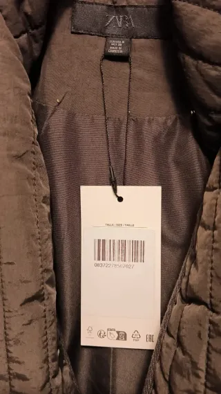 Chaqueta acolchada con bufanda desmontable