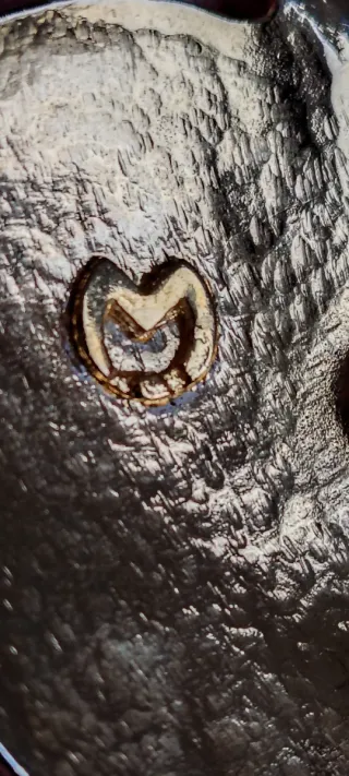 Vintage spilla/ oreccino a forma di cuore bicolor