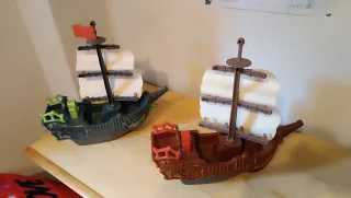 Dos Barcos Piratas Juguete