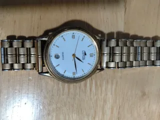 Reloj Lotus Quartz Dorado