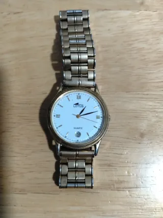 Reloj Lotus Quartz Dorado