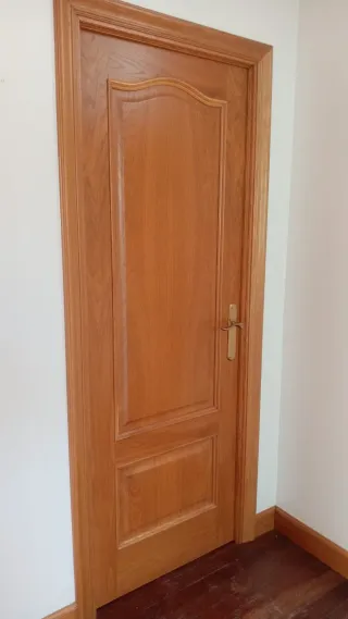 Puertas de madera con jambas