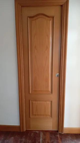 Puertas de madera con jambas