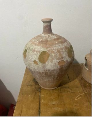 Antiguo comedero para gatos de barro