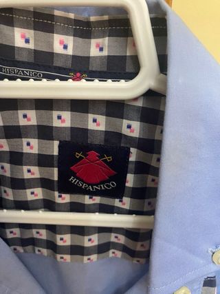 Camisa Hispánico azul con detalle rosa