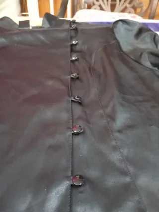 Blusa negra satinada italiana