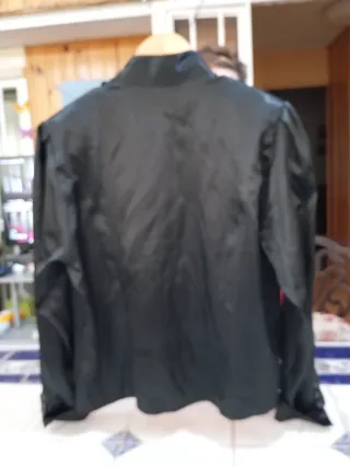 Blusa negra satinada italiana