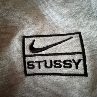 Pantalón Stussy x Nike Gris Talla L Sin estrenar