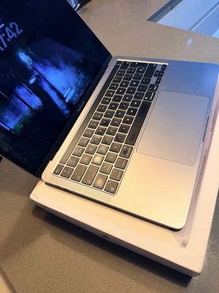 MacBook Pro M1 Touch Bar Plata