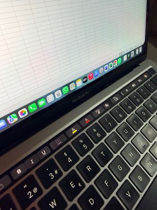 MacBook Pro M1 Touch Bar Plata