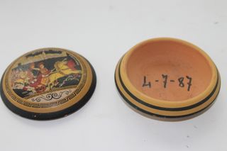 Cofanetto decorato con scena greca