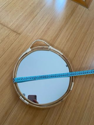 Espejo redondo de mimbre con asa