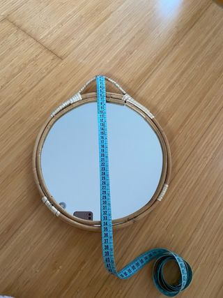 Espejo redondo de mimbre con asa